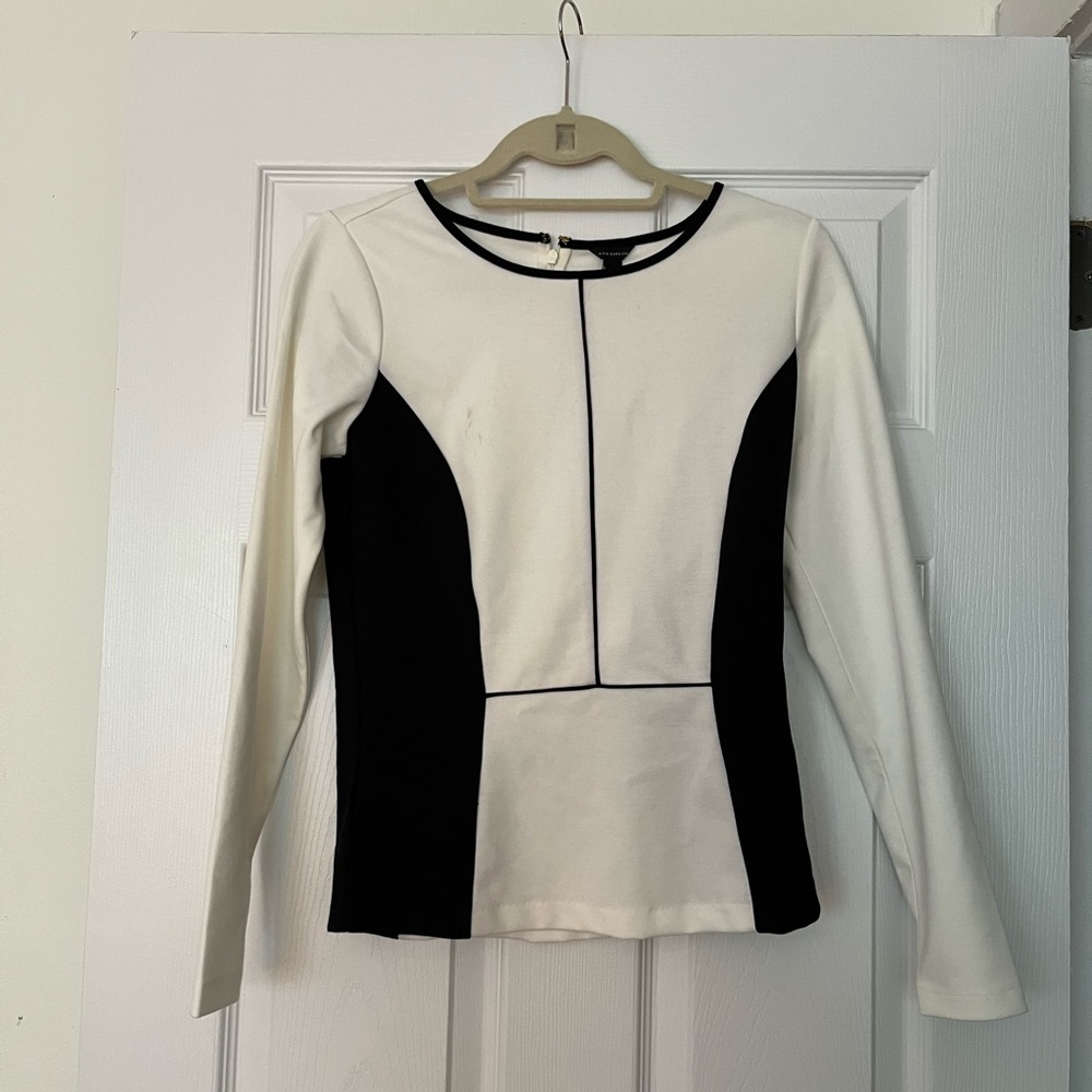 NWT sophisticated top